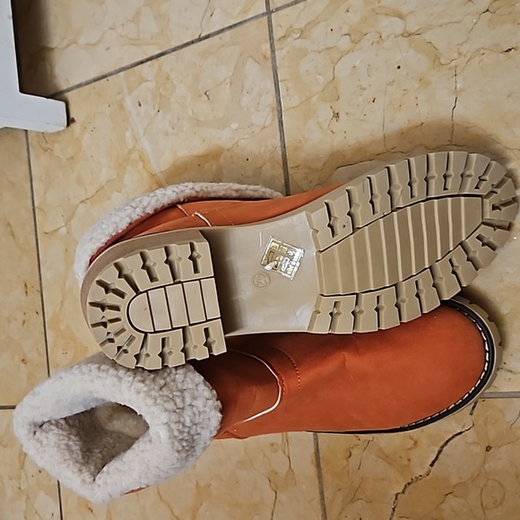 Womans orange shearling boots - Picture 3 of 6